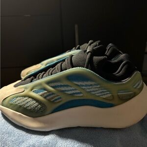 Adidas Yeezy 700 V3 Arzareth